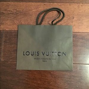 COPY - LV gift Bag 🛍🌺